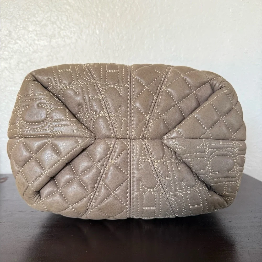 CH Carolina Herrera monogram and quilted tan handbag - Picture 4 of 12